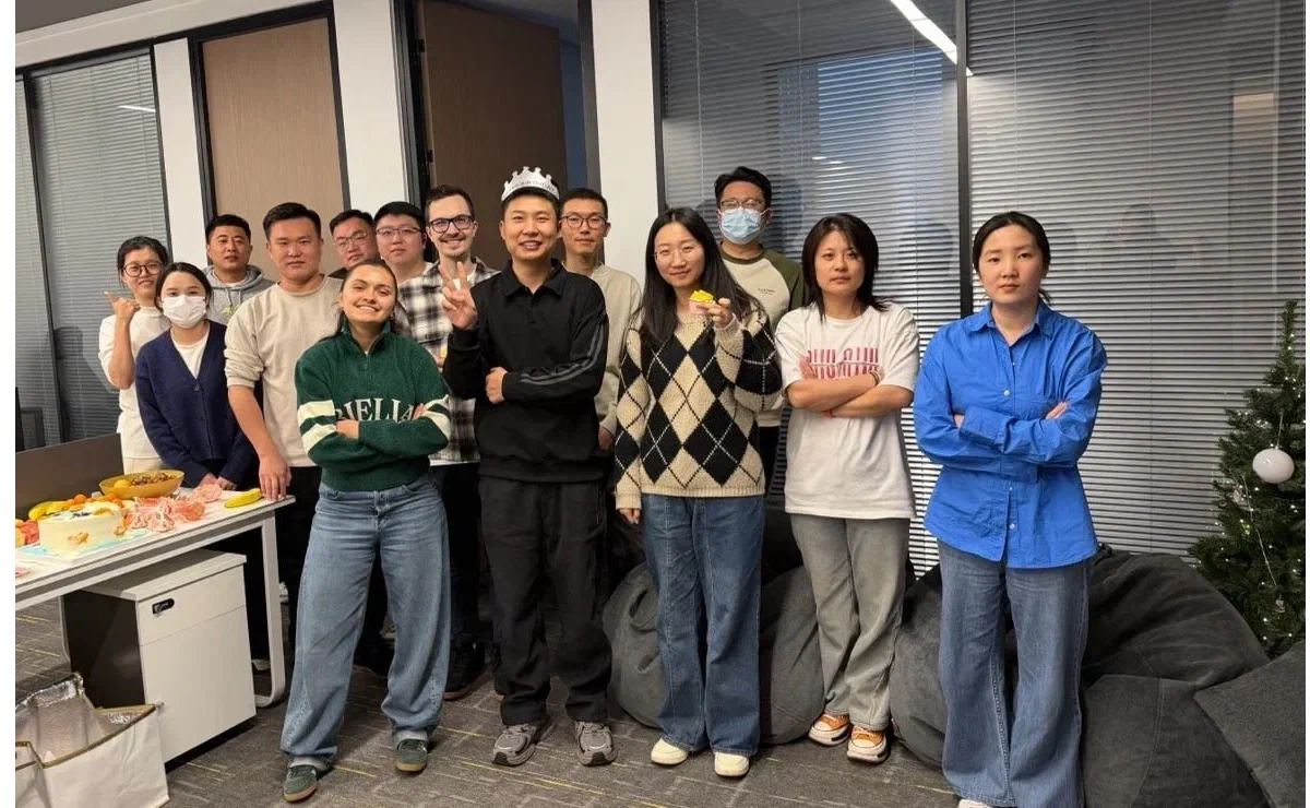 Автомобили на площадке в Китае